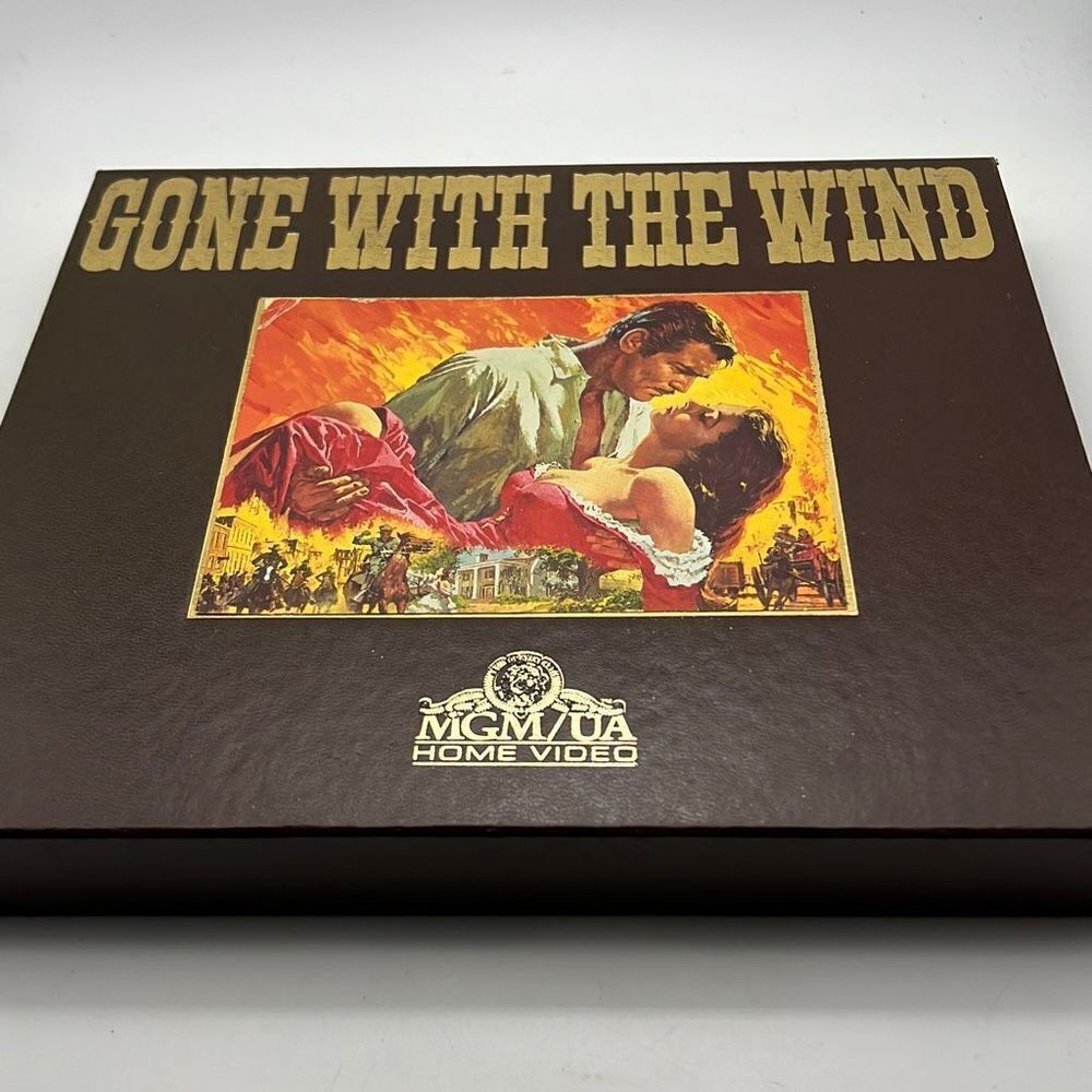 Gone With‎ the Wind (VHS, 2-Tape Set) includes Deluxe Souvenir Program Booklet